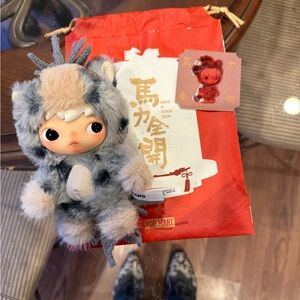 Hirono Have a good run Gray and Cream Plush horse